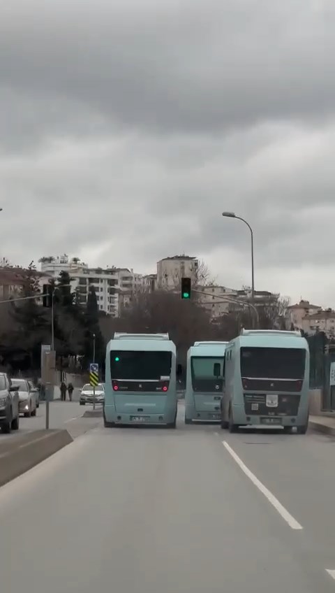 kartalda-trafikte-yarisan-yolcu-minibus-14343-1.jpg