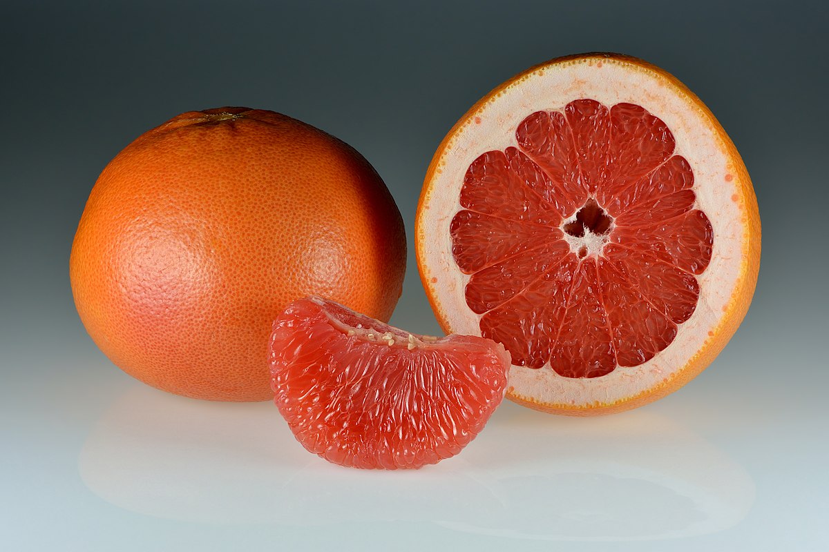 grapefruits-whole-halved-segments.jpg