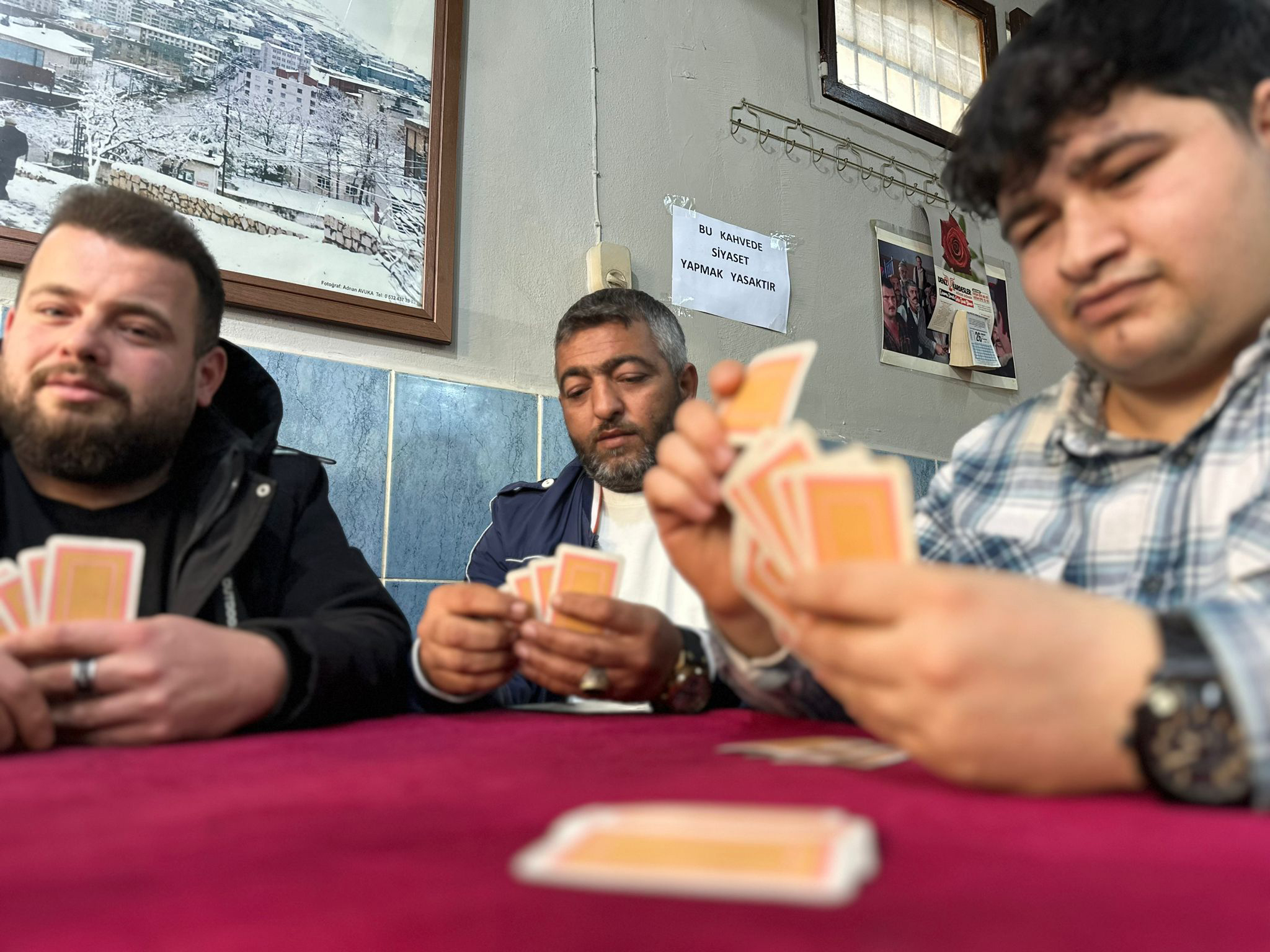 kavgalardan-bikti-kahvehanesinde-siyasi-19220-2.jpg