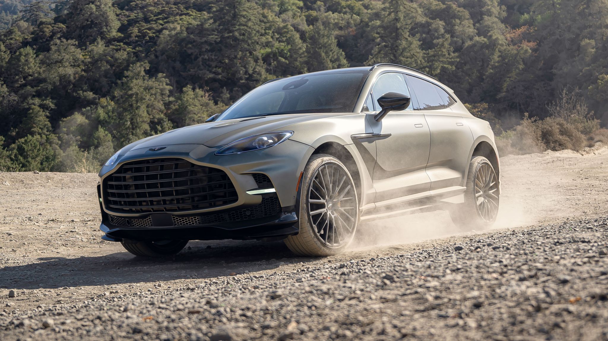 2023-aston-martin-dbx-707-112-1662975223.jpg