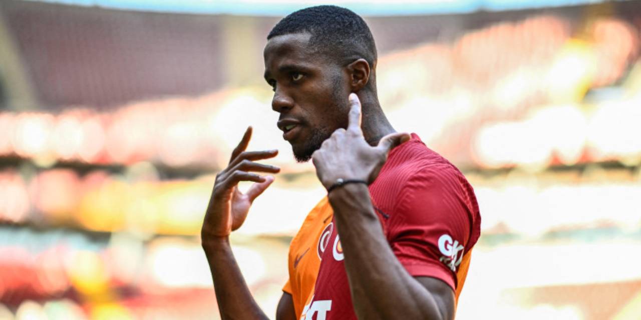 galatasarayda-wilfried-zaha-eski-gunlerin-sinyalini-verdi-2.jpg