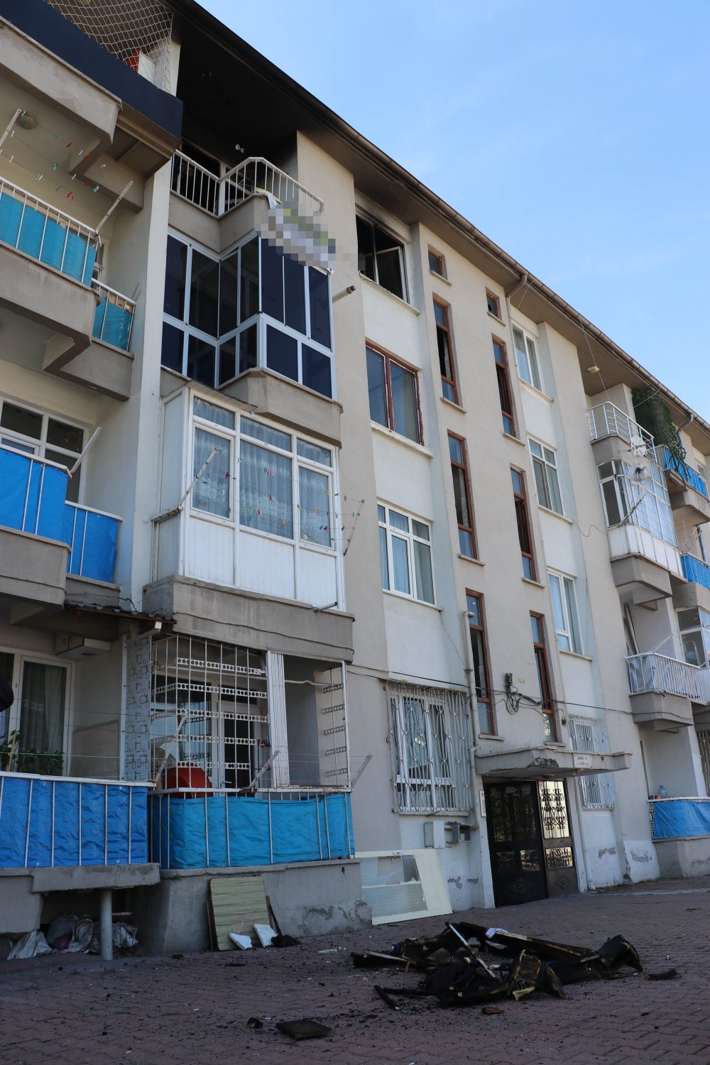 Eşiyle Tartıştı, Evi Ateşe Verdi!