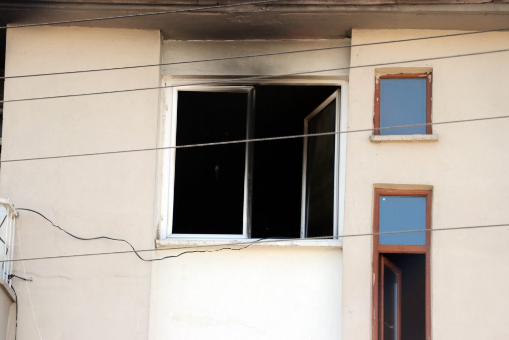 Eşiyle Tartıştı, Evi Ateşe Verdi!