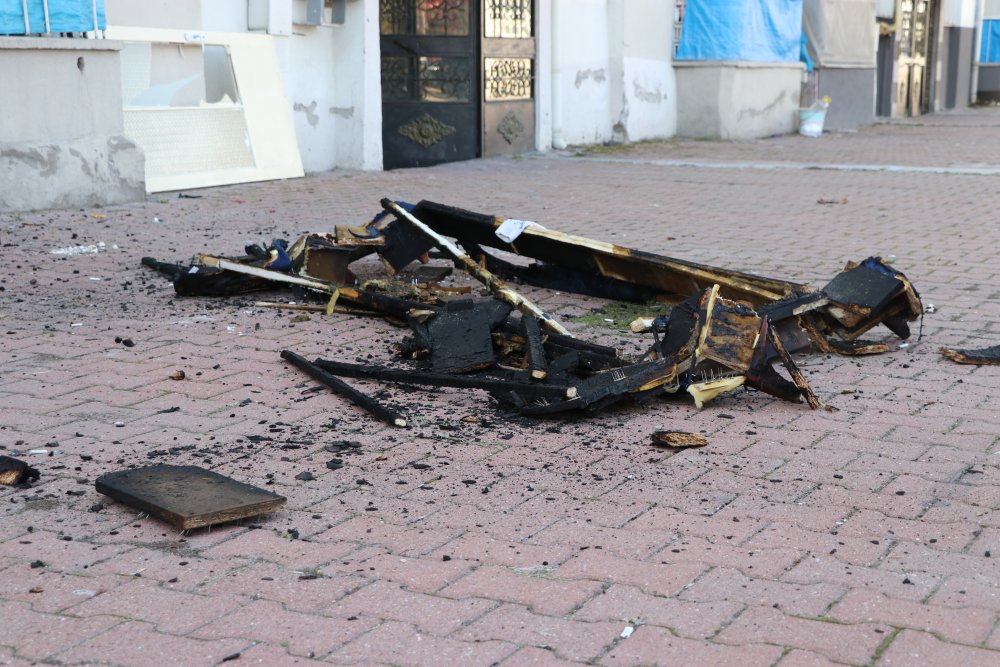 Eşiyle Tartıştı, Evi Ateşe Verdi!