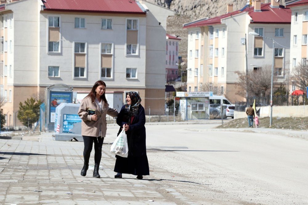 VAN'ın Tuşba İlçesinde Kadın muhtar adayı, 22 Erkek Adaya Karşı