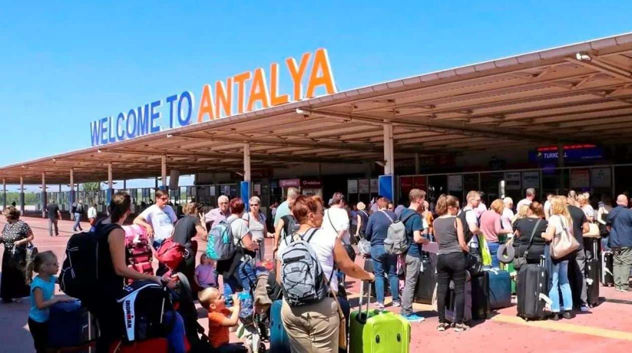 antalya-turist1.jpg