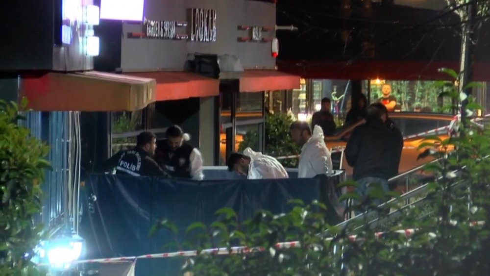 İstanbul'un Göbeğinde Kafede Silahlı Çatışma