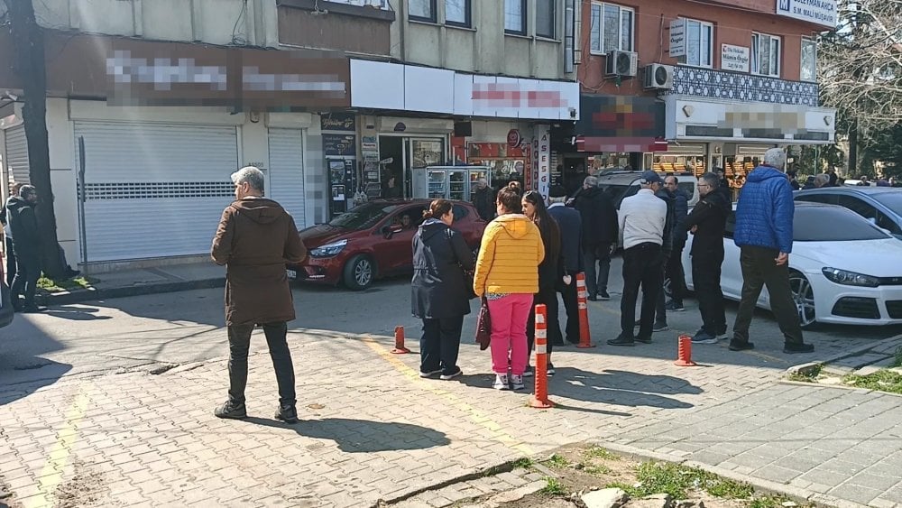 Kuyumcu Mahalleliyi Kar Vaadiyle Dolandırdı