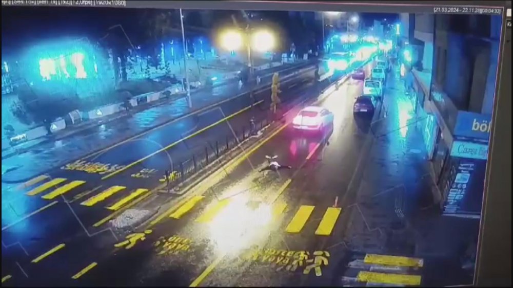 Kaza Süsü Vermek İçin Otomobile Atladı, Polisi Görünce Ayağa Kalktı