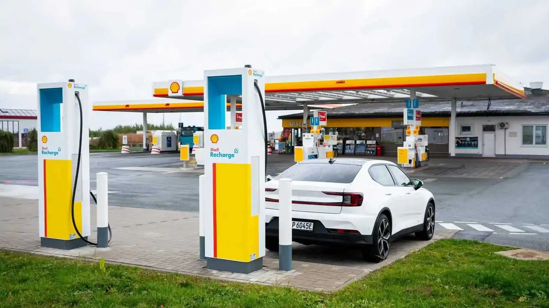 polestar-2-at-a-shell-fast-charging-station-abb-chargers.webp