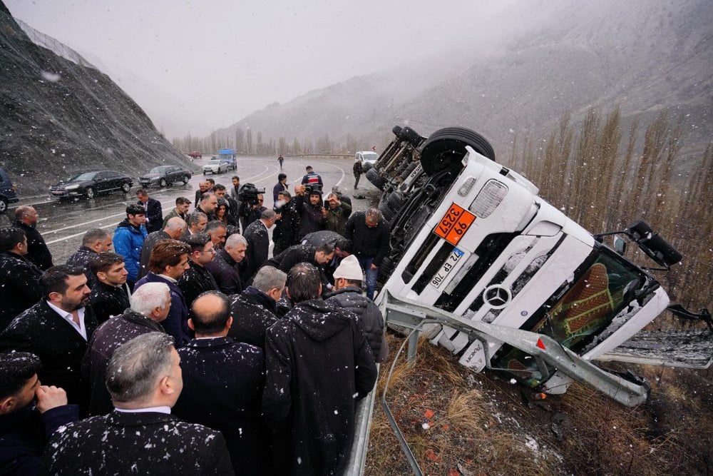 Seçim Çalışmaları İçin Erzurum'a Gelen Destici, Kanlar İçindeki Yaralı Şoföre Yardım Etti