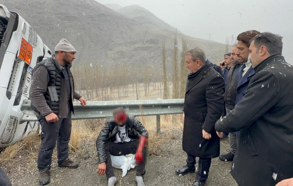 Seçim Çalışmaları İçin Erzurum'a Gelen Destici, Kanlar İçindeki Yaralı Şoföre Yardım Etti
