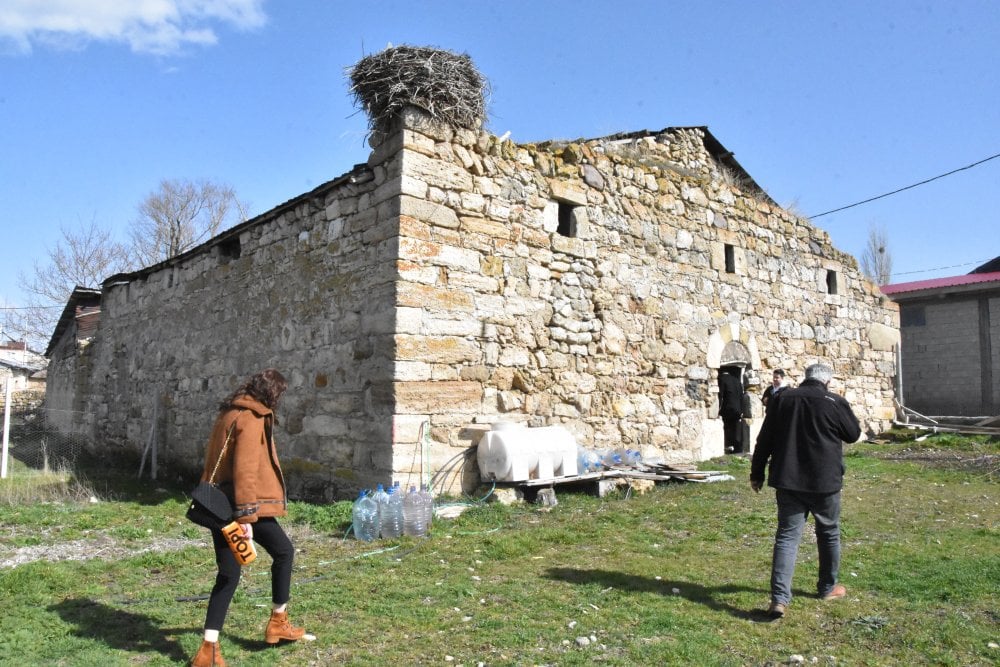 Sahibinden 16 milyon TL'ye satılık tarihi kilise: Samanlık olarak kullanılmış