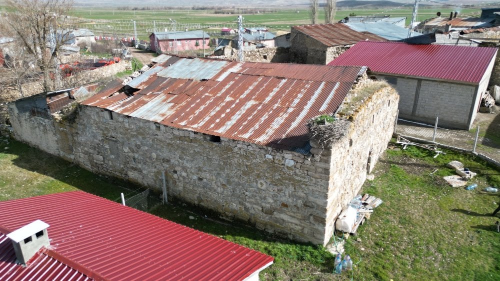 Sahibinden 16 milyon TL'ye satılık tarihi kilise: Samanlık olarak kullanılmış