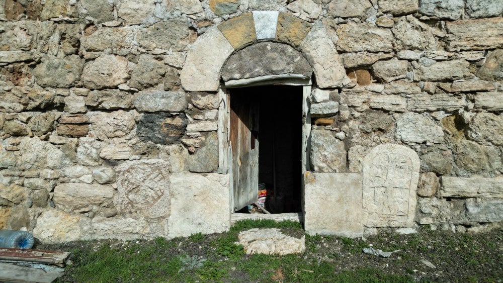 Sahibinden 16 milyon TL'ye satılık tarihi kilise: Samanlık olarak kullanılmış