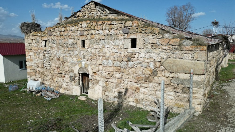 Sahibinden 16 milyon TL'ye satılık tarihi kilise: Samanlık olarak kullanılmış