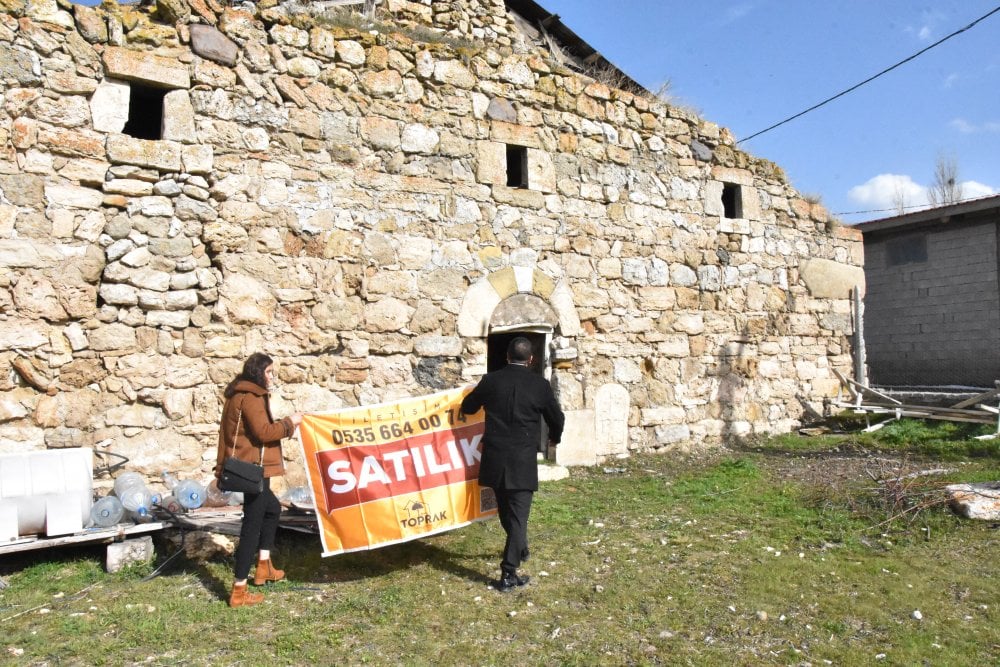 Sahibinden 16 milyon TL'ye satılık tarihi kilise: Samanlık olarak kullanılmış