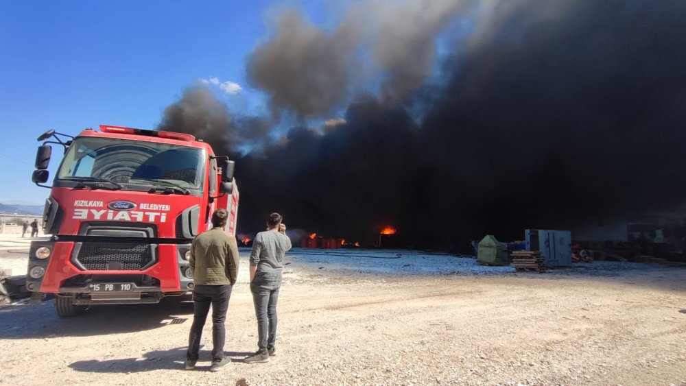Burdur'da Fabrika Yangını