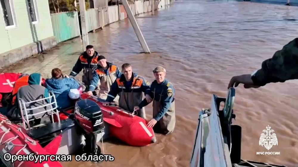 Sel Barajı Patlattı, Yüzlerce Kişi Tahliye Edildi