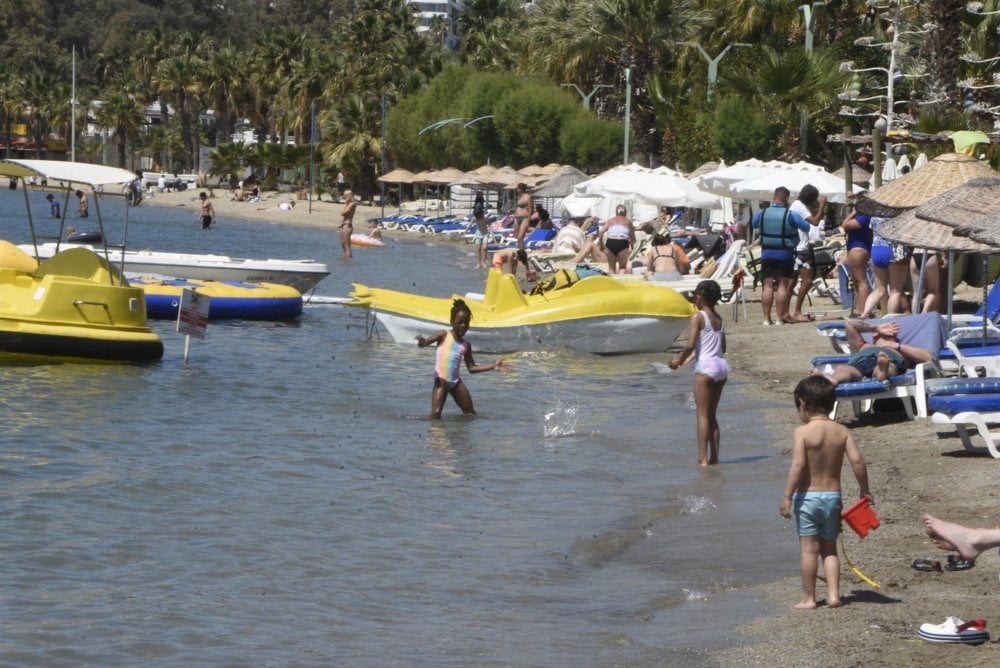 Bodrum Plajlarında Bayram Yoğunluğu