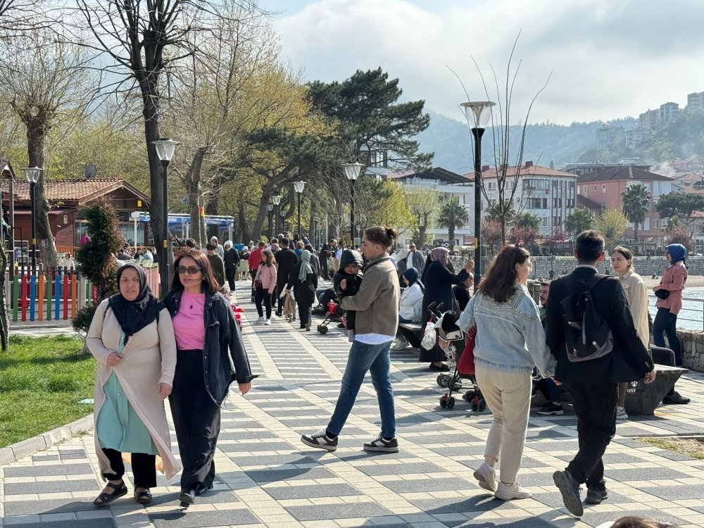 Amasra Doldu Taştı! 60 Binin Üstünde Araç Girdi