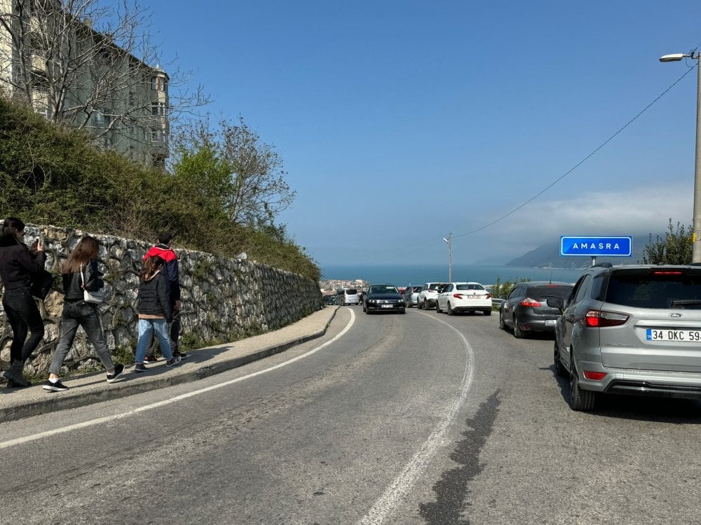 Amasra Doldu Taştı! 60 Binin Üstünde Araç Girdi