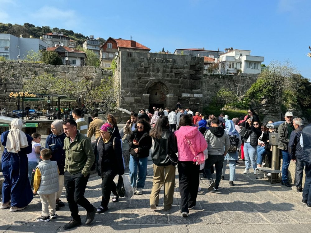 Amasra Doldu Taştı! 60 Binin Üstünde Araç Girdi