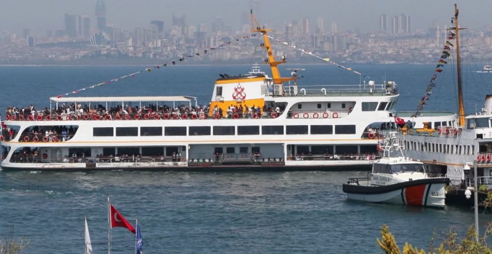 İstanbullu Büyükada'ya akın etti, adım atacak yer kalmadı