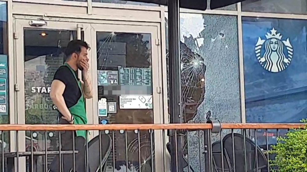 Starbucks Saldırısında 4 Gözaltı