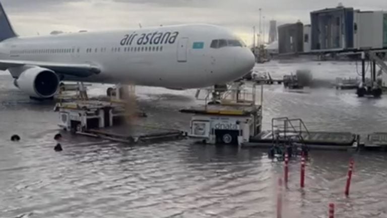 skynews-dubai-airport-flood-6523492.jpg