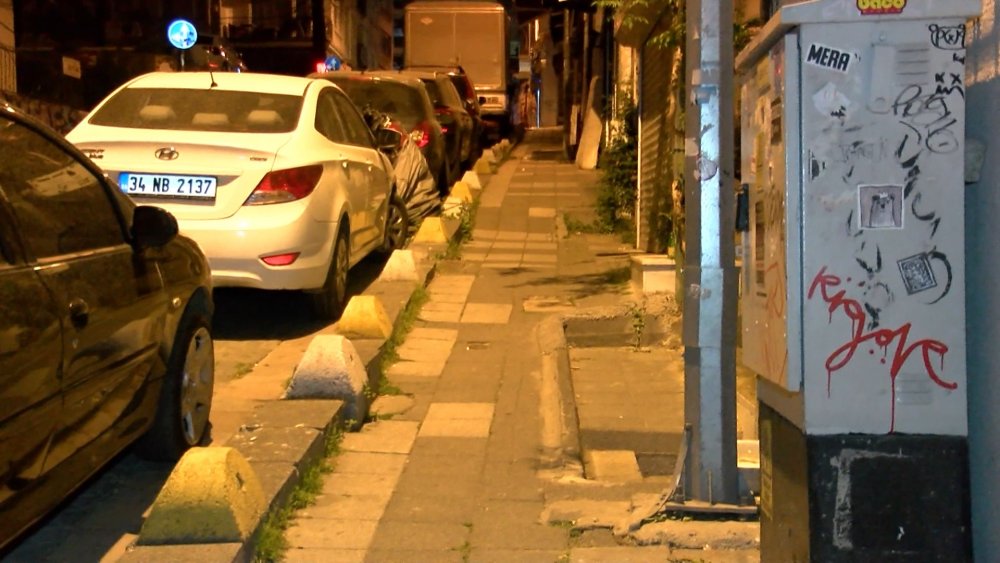 Kadıköy'de 8 Yerinden Bıçaklandı, Taksici Hastaneye Yetiştirdi