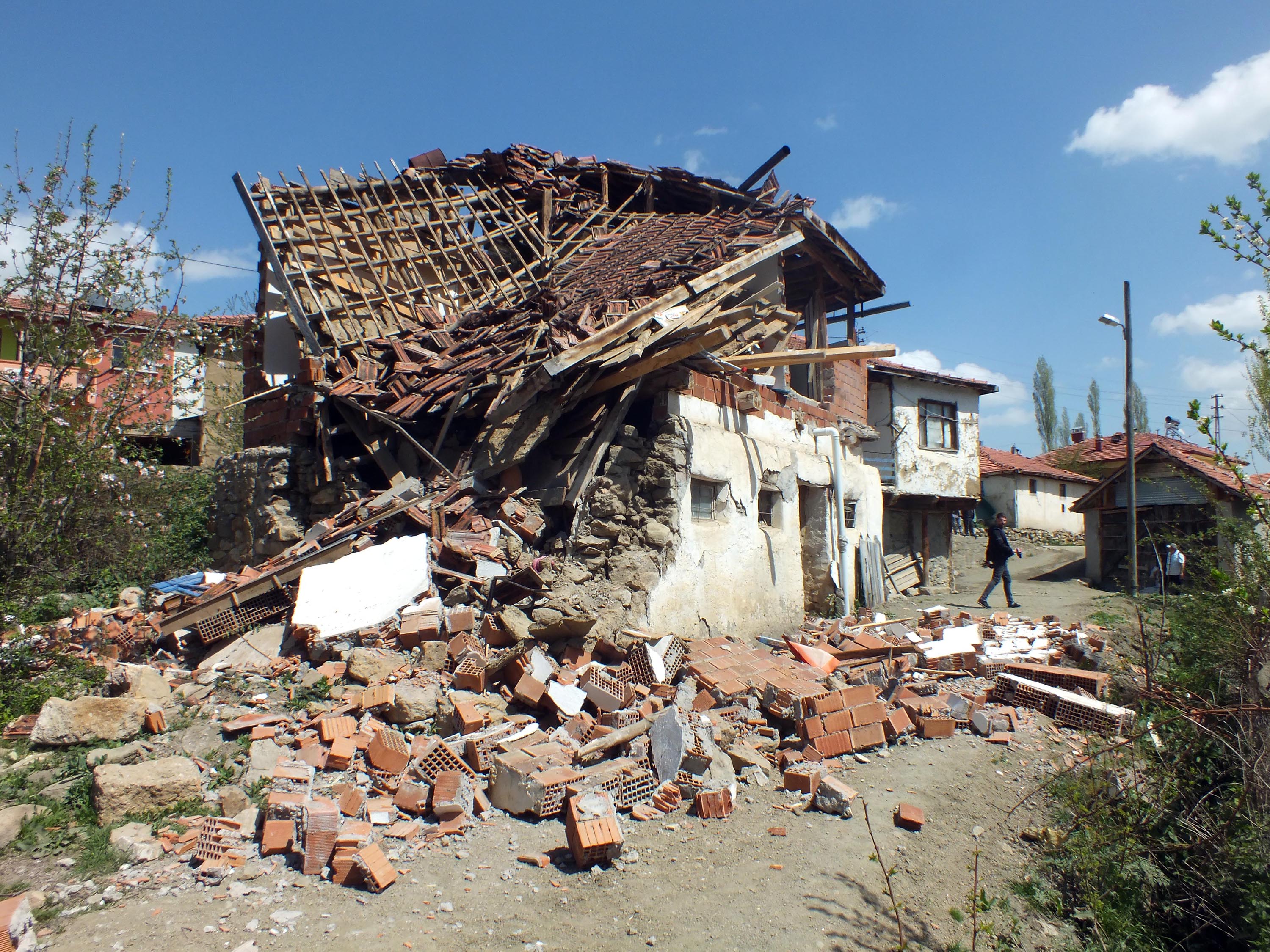 yozgatta-deprem-sonrasi-147-ev-icin-has-42232-8.jpg