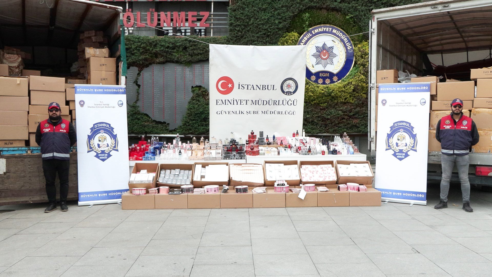 istanbul-arnavutkoyde-sahte-parfum-op-42961-1.jpg