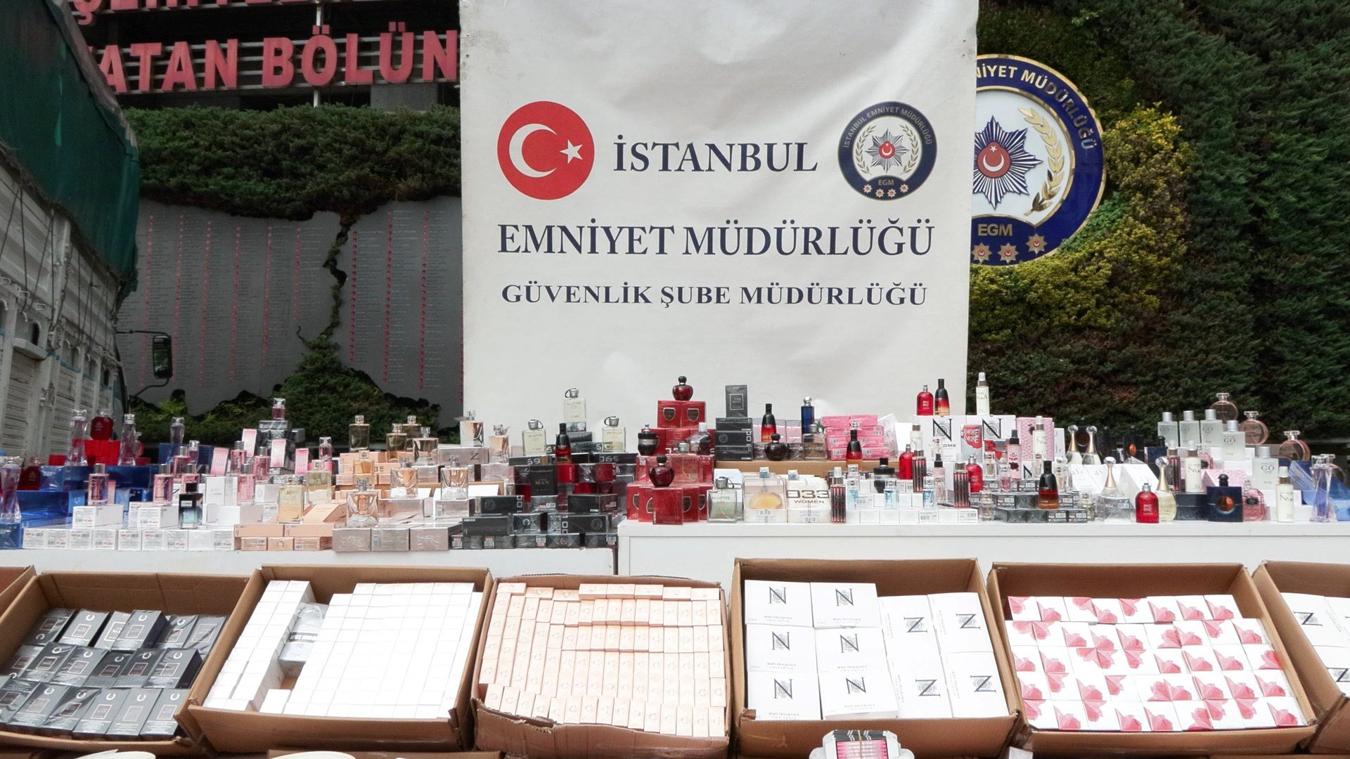 istanbul-arnavutkoyde-sahte-parfum-op-42961-2.jpg