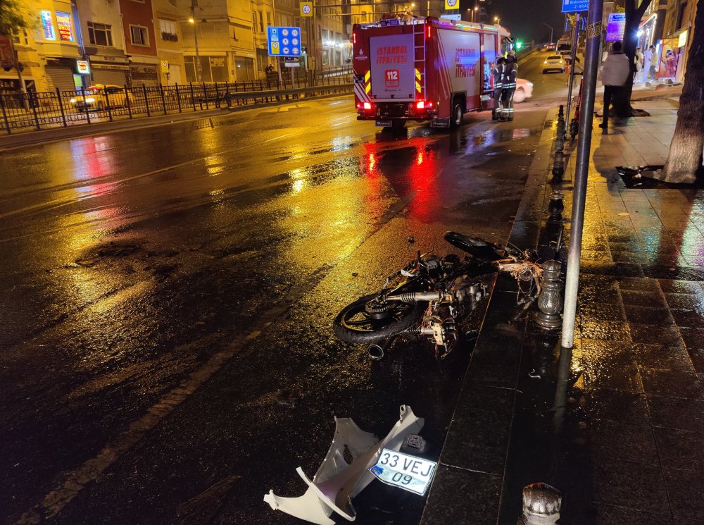 Beyoğlu'nda Polise Kızdı, Motosikletini Yaktı