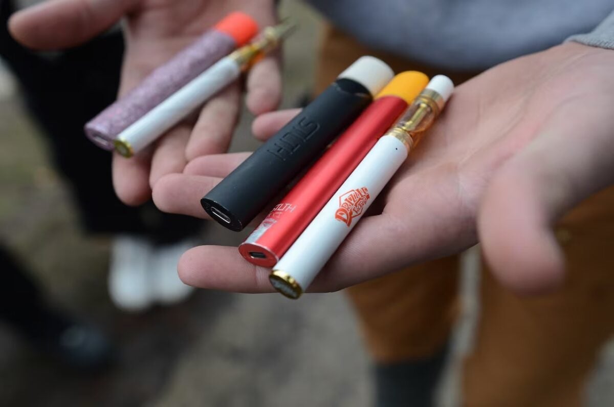 vaping-pens-shown-by-london-high-school-student-1-1-1200x795.jpg