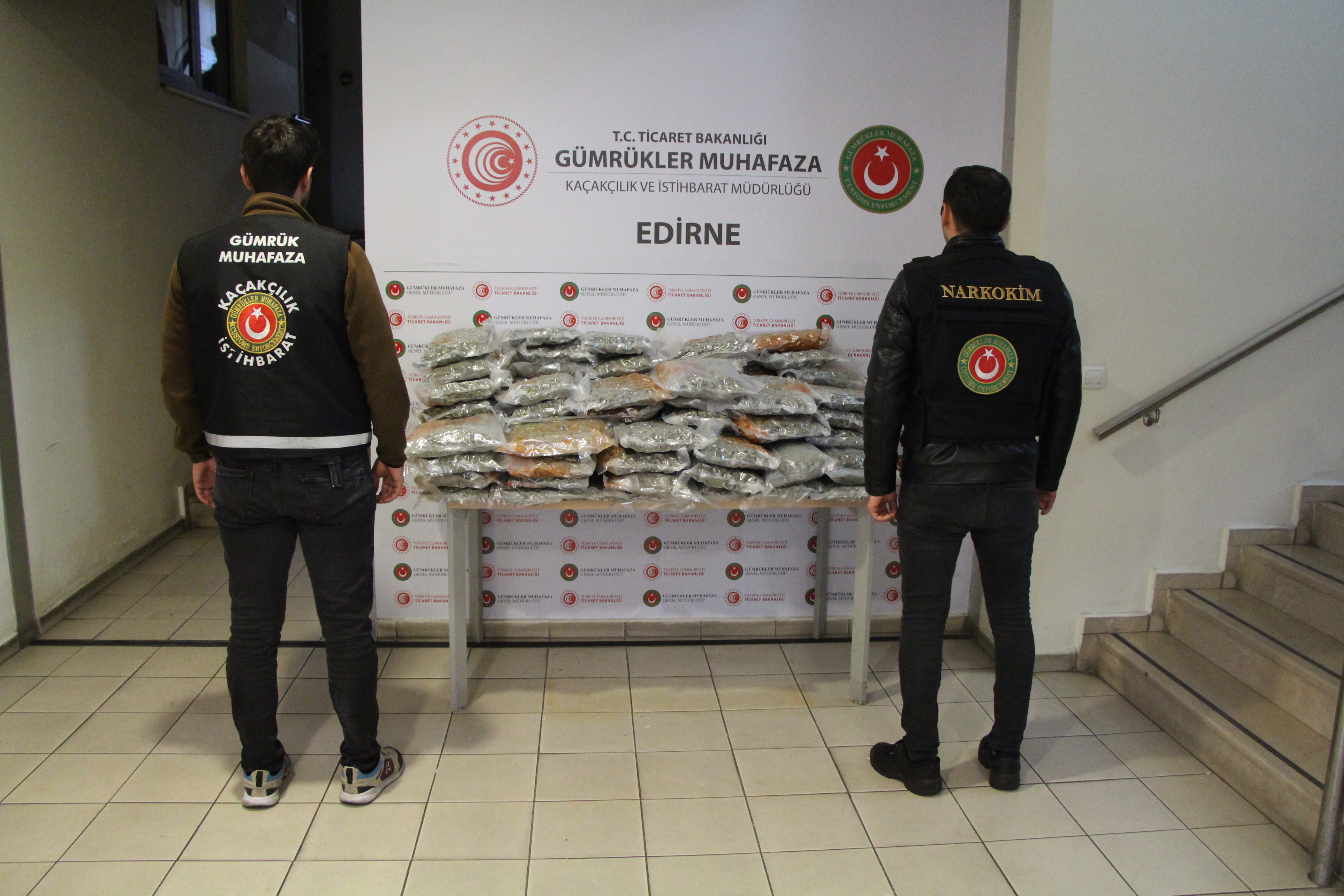 aa-20240504-34456515-34456513-gumruk-muhafaza-ekipleri-nisanda-72-operasyonla-445-kilogram-uyusturucu-yakaladi.jpg
