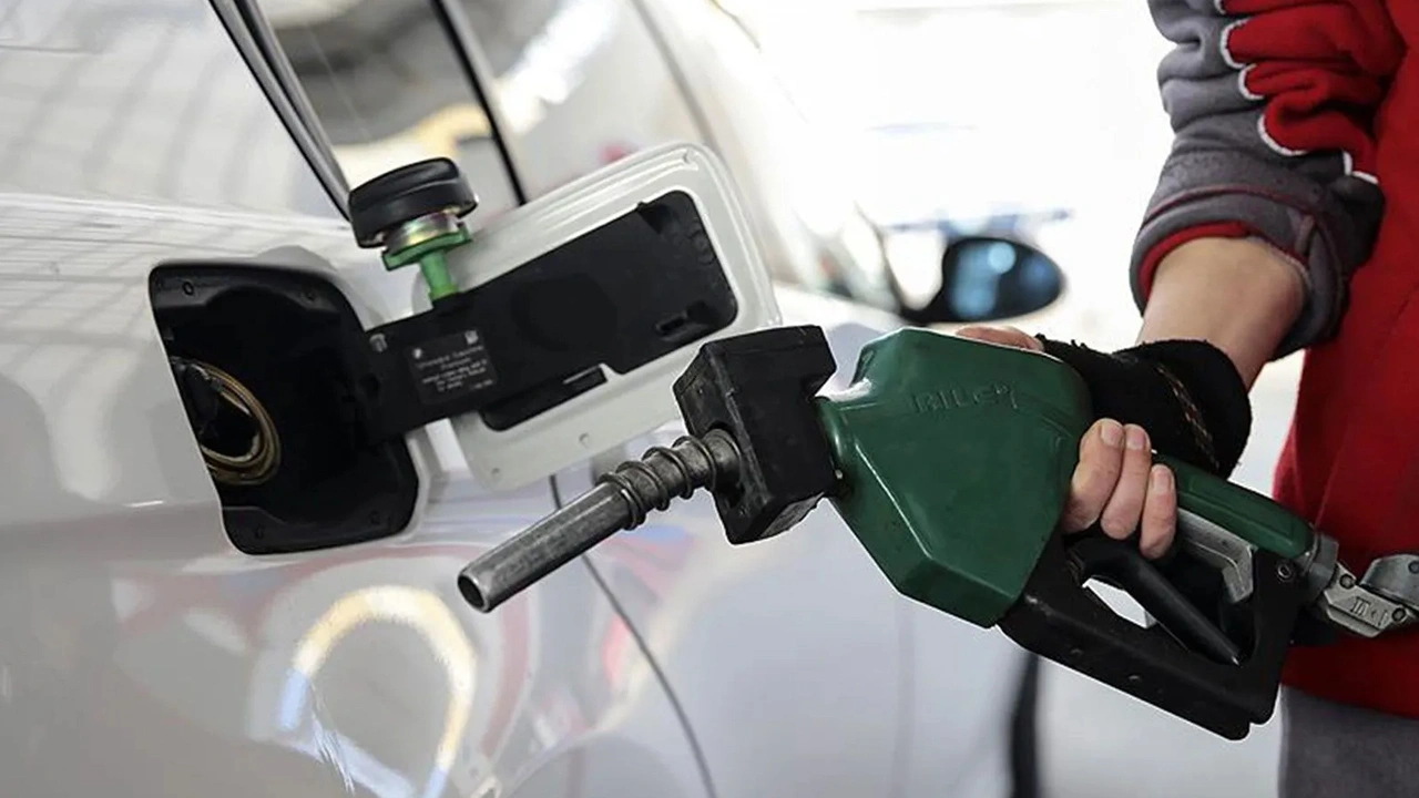 benzin-ve-motorine-indirim-geliyor-akaryakit-fiyatlari-ne-kadar-oldu-06-mayis-2024-benzin-ve-motorin-fiyatlari-pmqx.webp