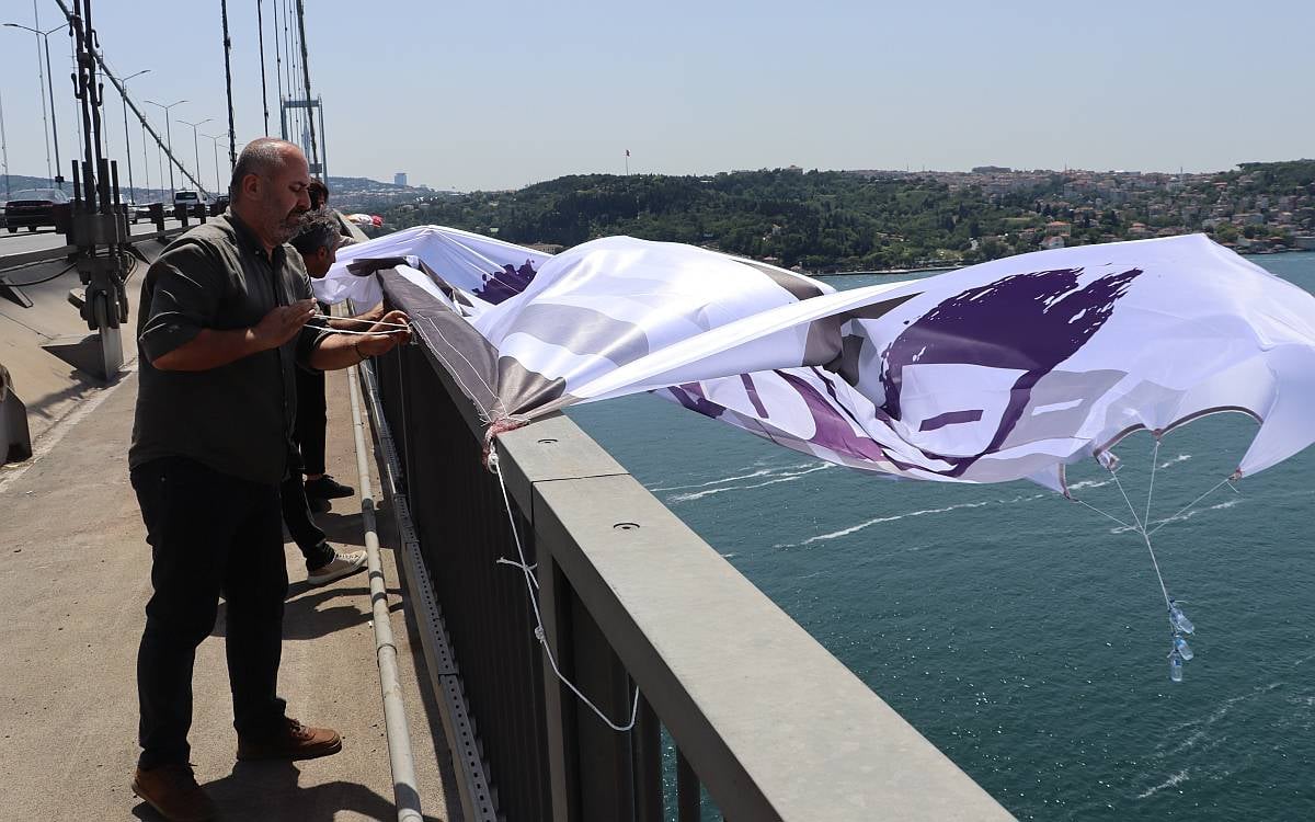 dem-parti-milletvekillerinden-bogazici-koprusu-nde-eylem-1.jpg