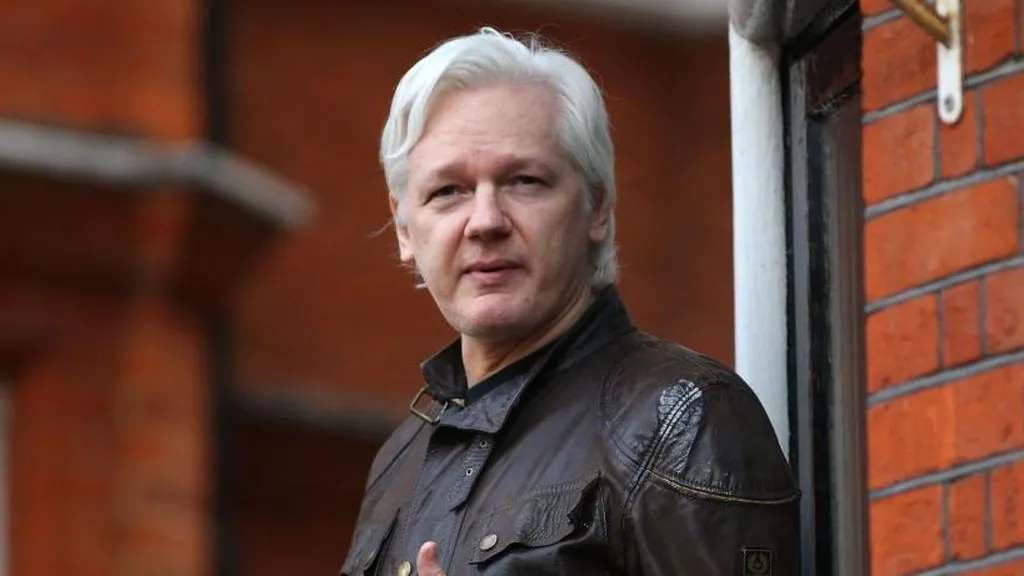 julian-assange-2.webp