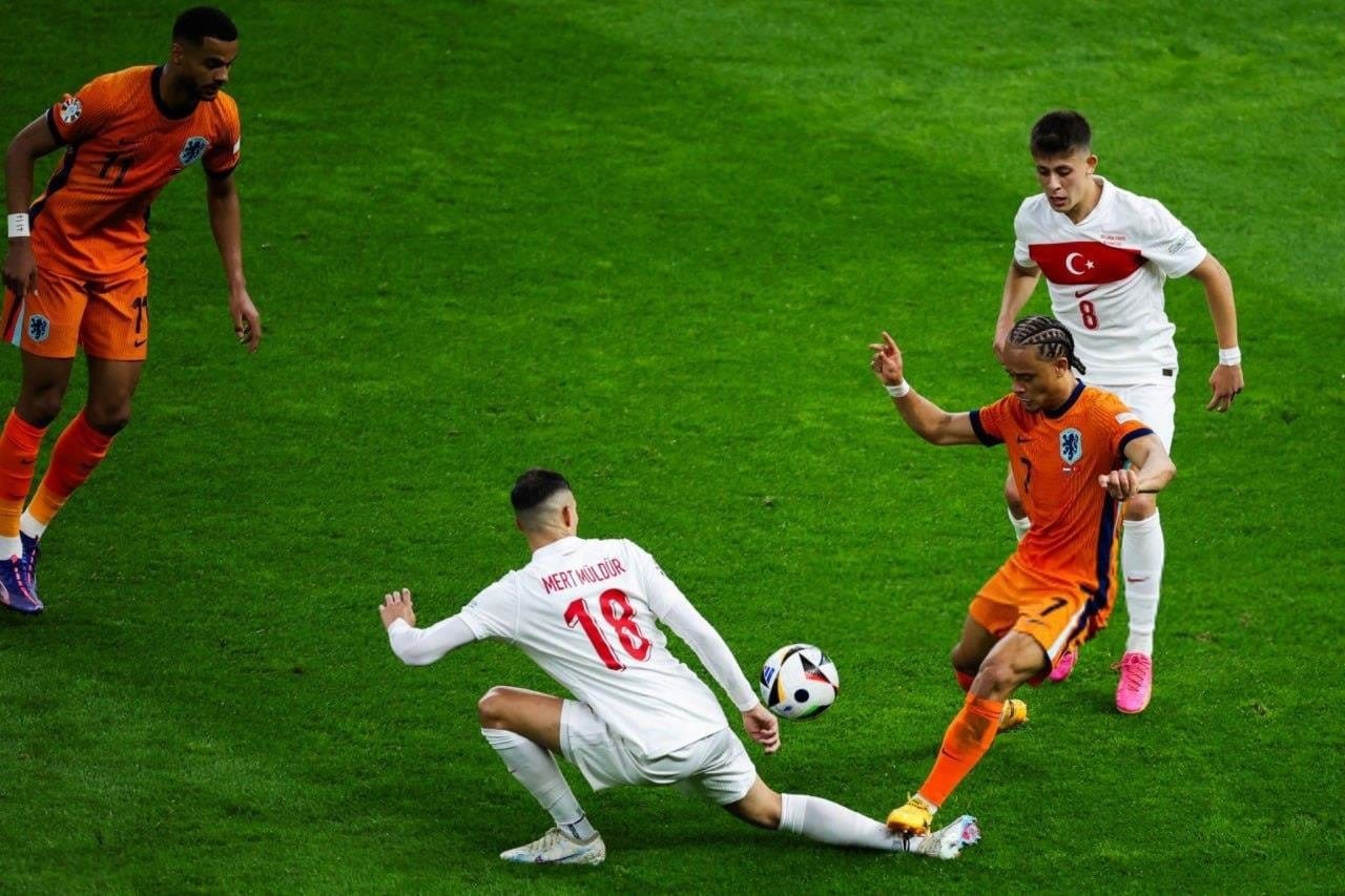 0x0-hollanda-turkiye-macinda-skandal-karar-kirmizi-karti-es-gecti-1720296557309.jpeg