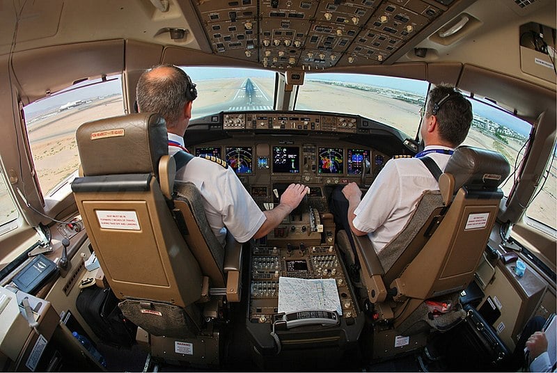 800px-transaero-777-landing-at-sharm-el-sheikh-pereslavtsev.jpg