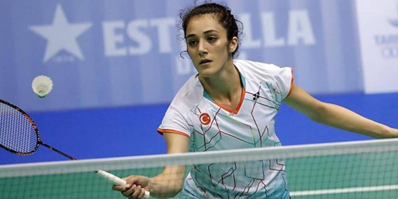 badmintonda-neslihan-yigit-arin.jpg