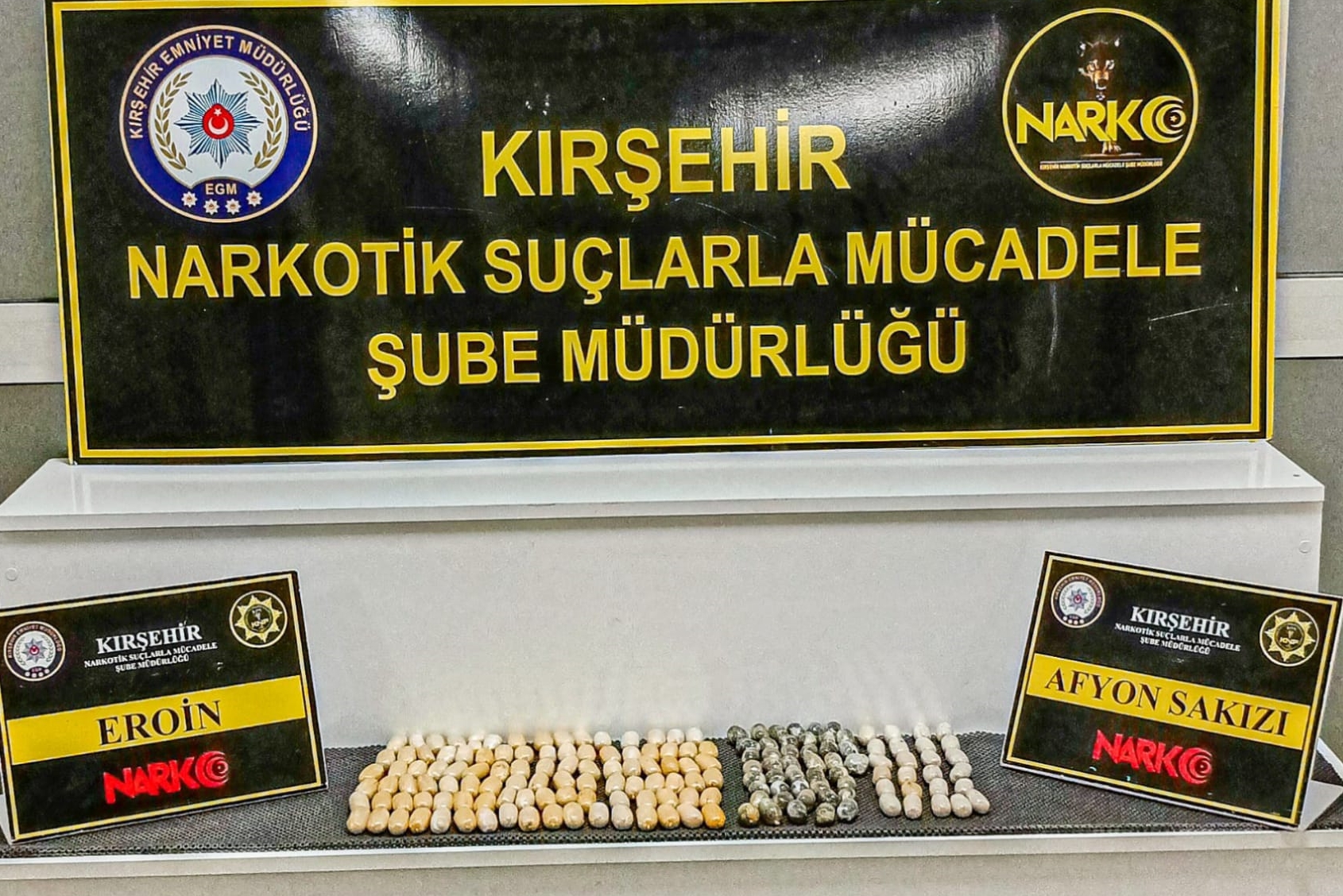 aa-20240730-35268425-35268423-midesinde-170-uyusturucu-kapsulu-ele-gecirilen-2-kurye-tutuklandi.jpg