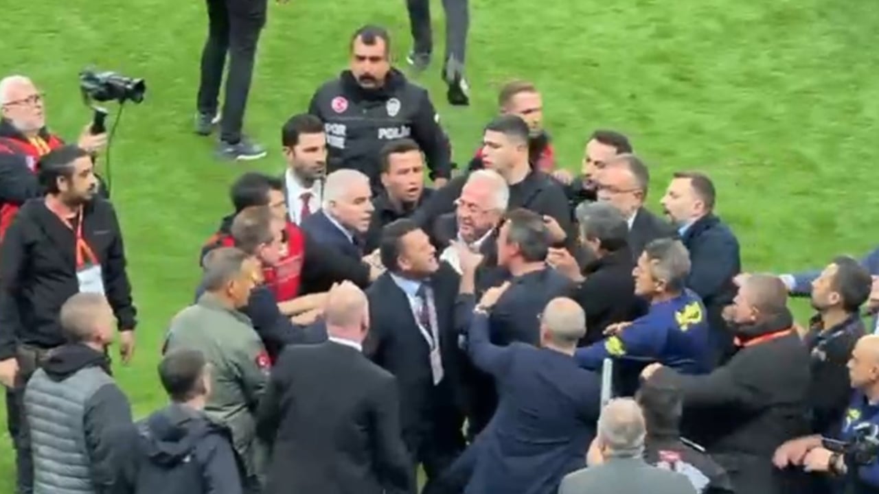 fenerbahcelilere-istenilen-hapis-cezasi-belli-oldufenerbahcelilere-istenilen-hapis-cezasi-belli-oldu.jpg