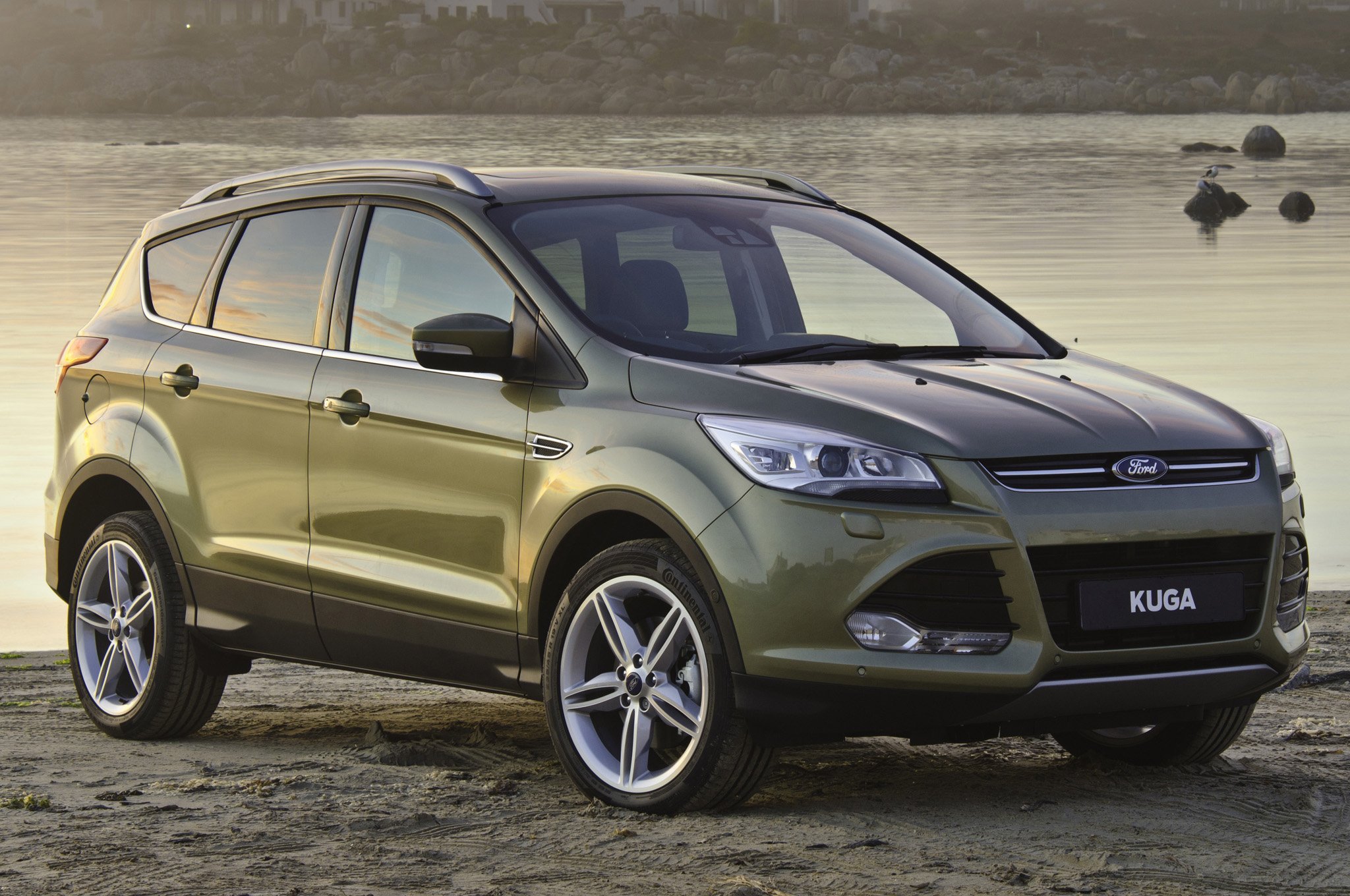 2015-ford-kuga-front-three-quarters.jpg