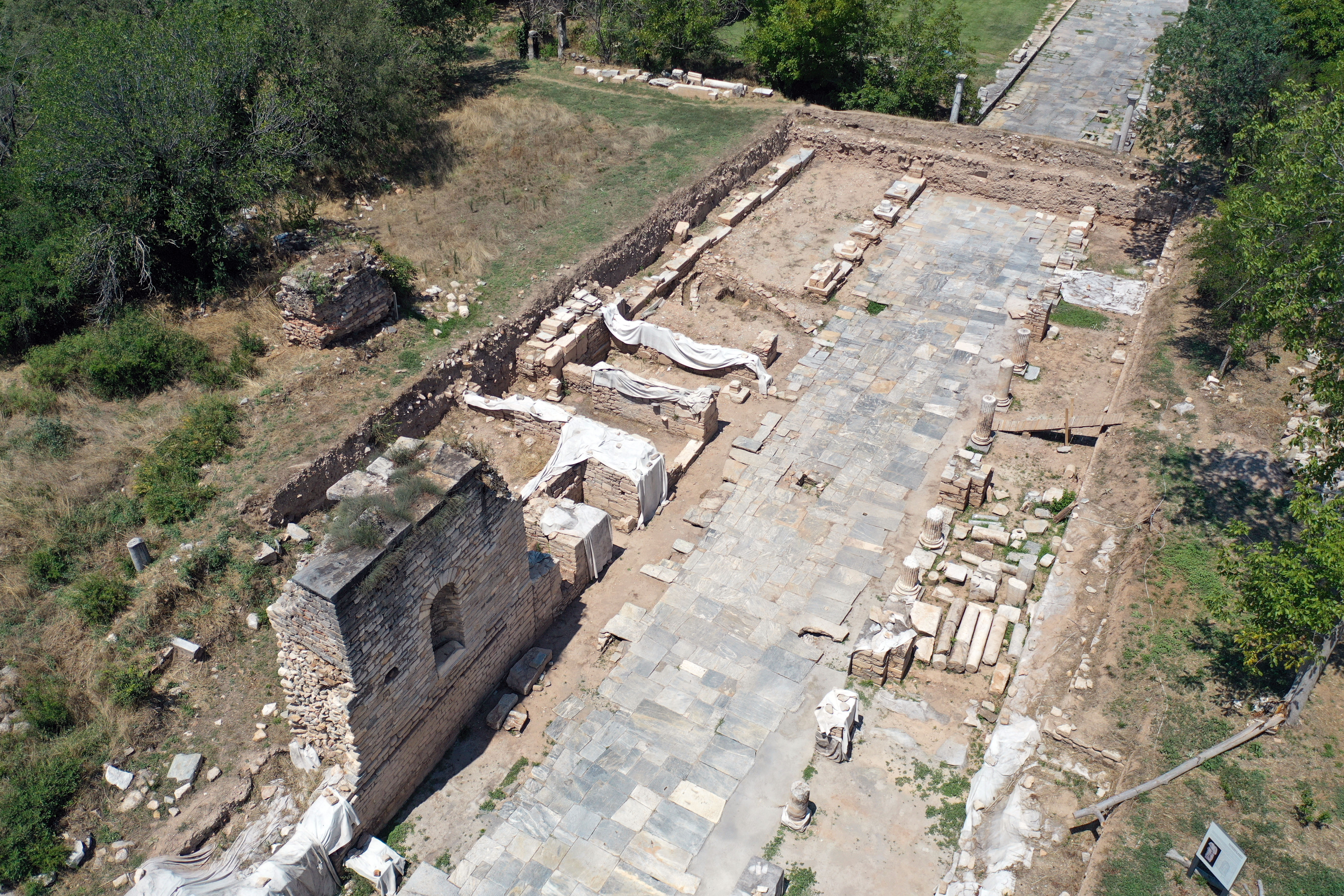 aa-20240825-35479169-35479160-afrodisias-antik-kentinde-beylikler-donemine-ait-pazarin-izleri-bulundu.jpg