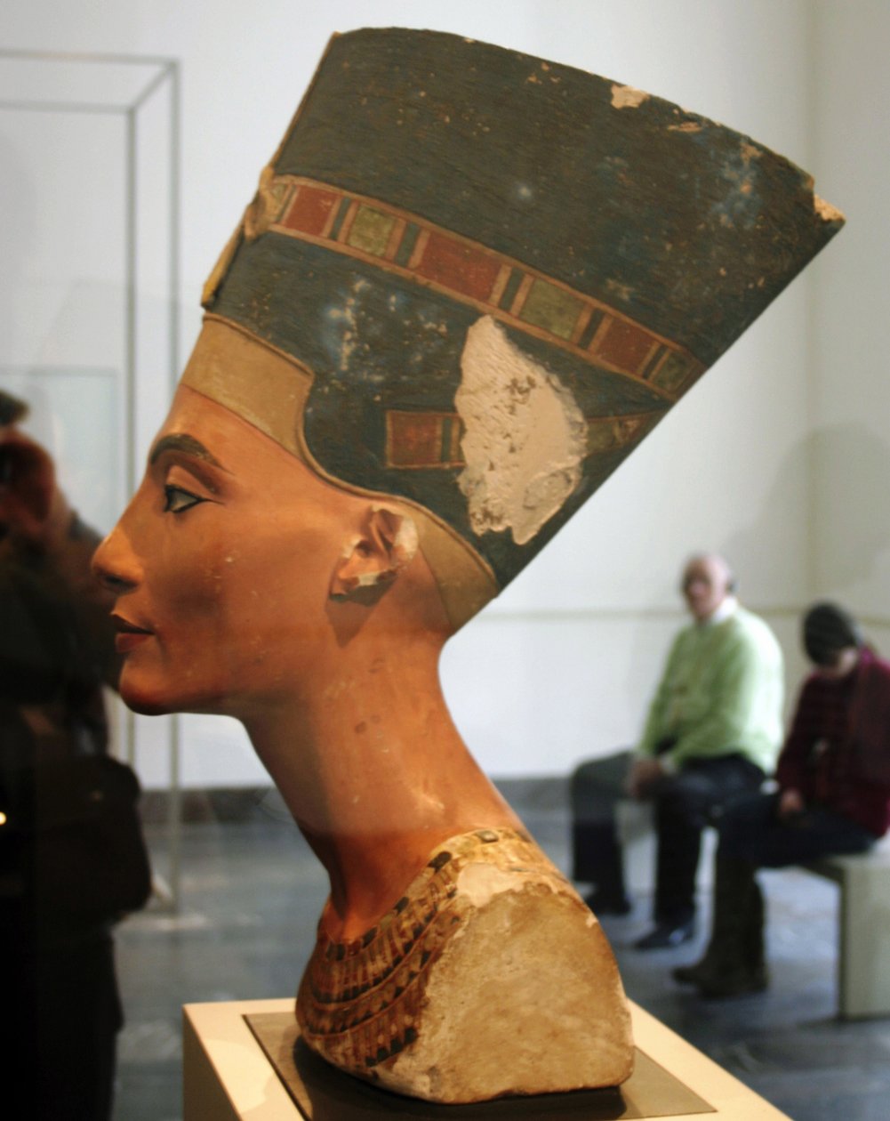 thutmose-thutmose-portrait-bust-of-nefertiti-14th-century-bc-queen-consort-of-pharaoh-akhenaton-meisterdrucke-1041377.jpg