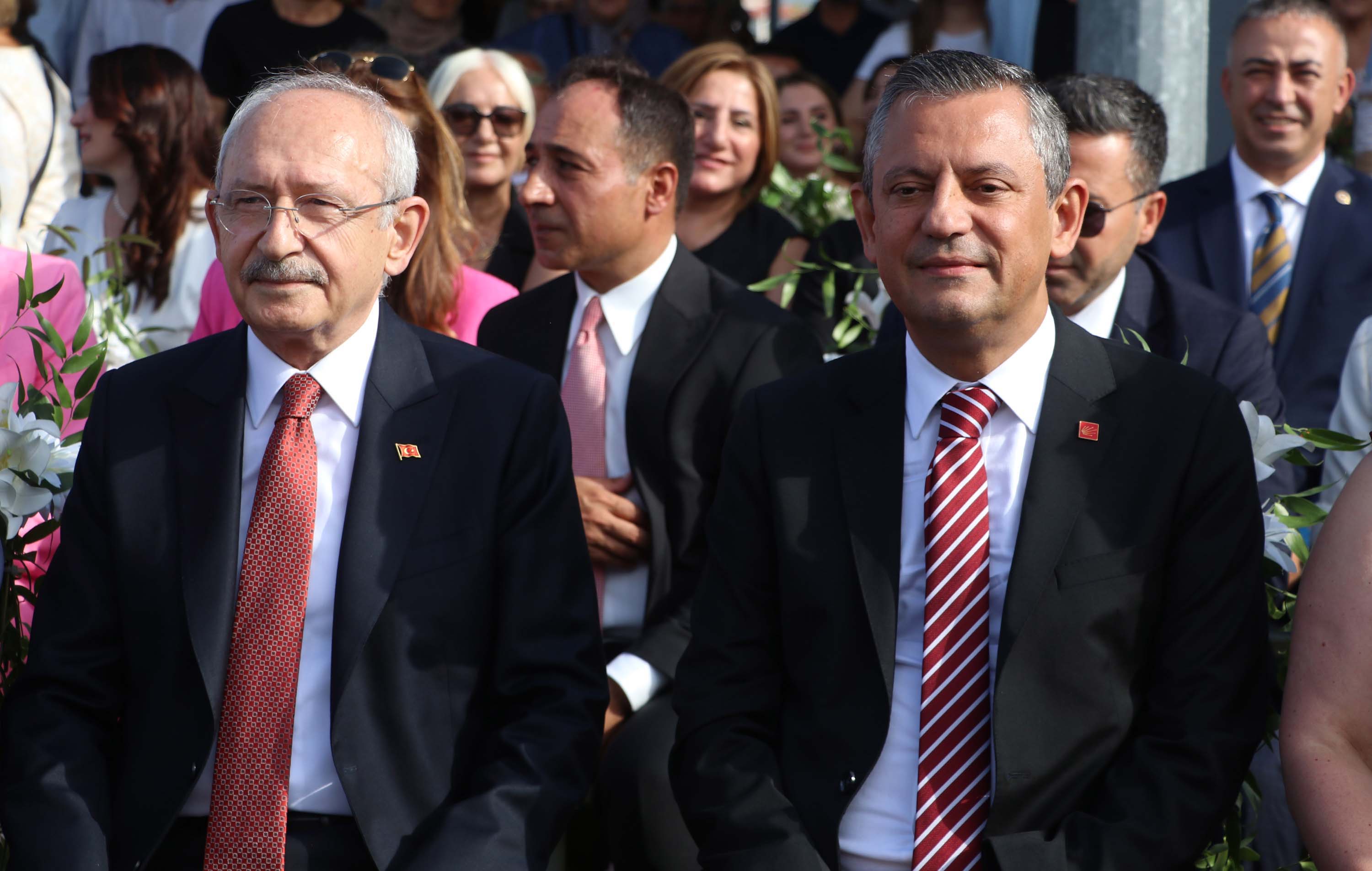 ozel-ve-kilicdaroglu-nikah-sahidi-oldu-389470-108063.jpg