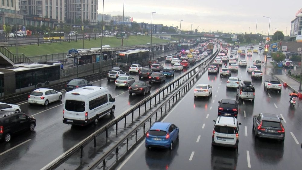 İstanbul'da haftanın ilk iş gününde trafik arapsaçı